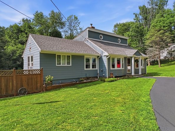 39 Stafford St, Charlton MA 01507