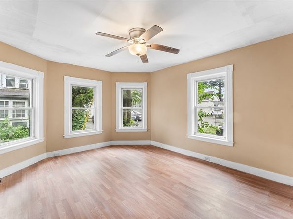 2 Hacker Ct, Worcester MA 01603