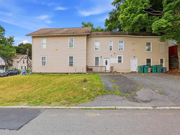 21 Winthrop St, Fitchburg MA 01420