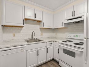 159 Bittersweet Ln 103, Randolph MA 02368