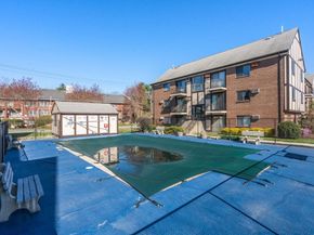 159 Bittersweet Ln 103, Randolph MA 02368