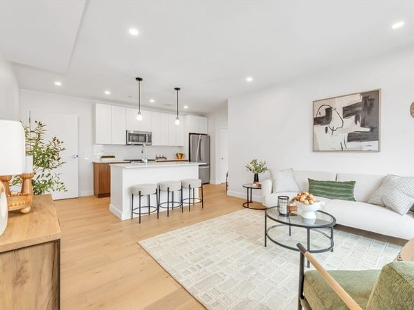 3992 Washington St 204, Boston MA 02131