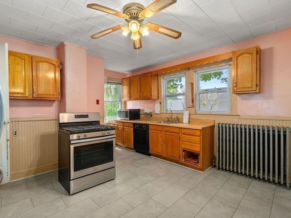 4 Magnolia Pl, Boston MA 02125