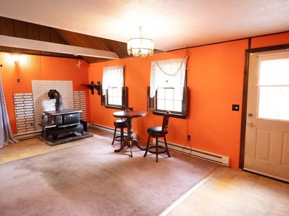 84 Hemlock Dr, Fitchburg MA 01420