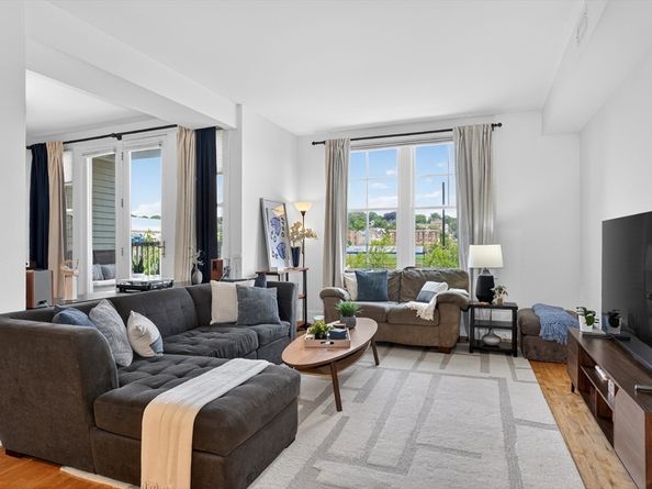 17 Ivaloo St 6, Somerville MA 02143