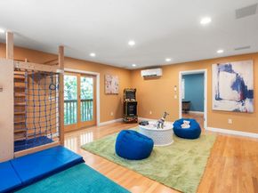 94 Mayfair Dr, Westwood MA 02090