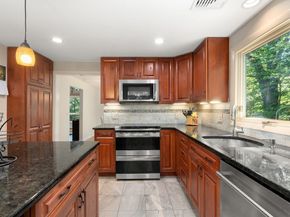 94 Mayfair Dr, Westwood MA 02090