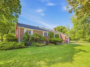 14 Clearview Dr, Framingham MA 01701