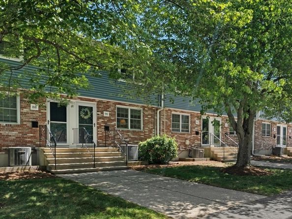 90 Durham Rd 90, Dedham MA 02026