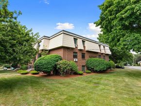 5 Hallmark Gardens 12, Burlington MA 01803