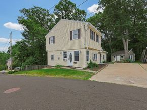 11 3rd Ave, Chelmsford MA 01863