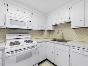 48 Bigelow Ave 28, Watertown MA 02472