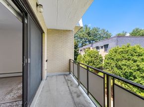 48 Bigelow Ave 28, Watertown MA 02472