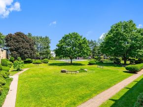 48 Bigelow Ave 28, Watertown MA 02472