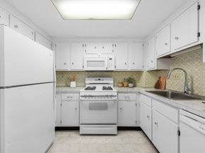 48 Bigelow Ave 28, Watertown MA 02472