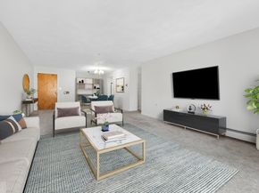 48 Bigelow Ave 28, Watertown MA 02472