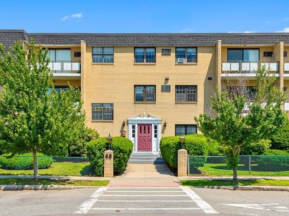 48 Bigelow Ave 28, Watertown MA 02472