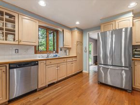 81 Highland Ave, Holden MA 01520