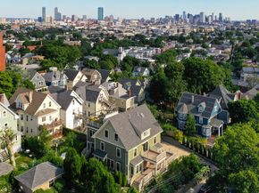 43 Salcombe St 4, Boston MA 02125