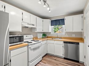 69 Kennedy Dr 69, Chelmsford MA 01863