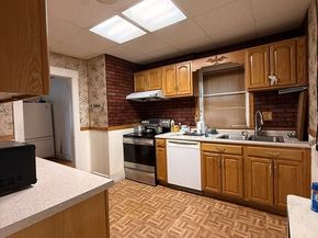 18 Pleasant St, Fitchburg MA 01420