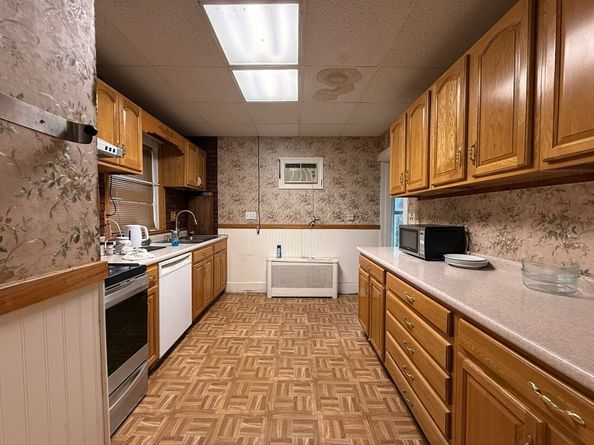 18 Pleasant St, Fitchburg MA 01420