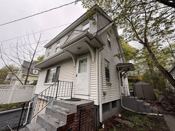 18 Pleasant St, Fitchburg MA 01420
