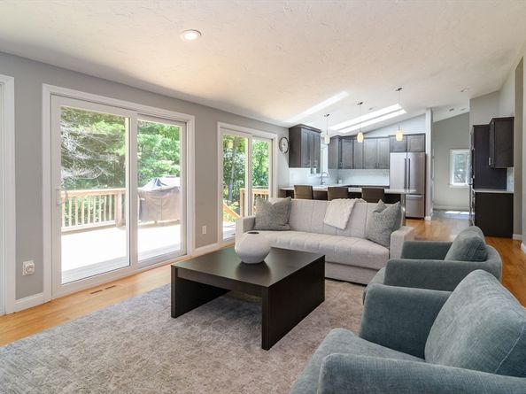 9 Merifield Lane, Natick MA 01760