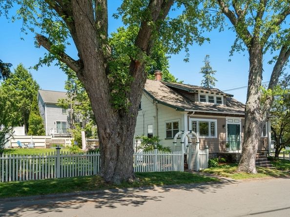3 Chase Ave, Lexington MA 02421