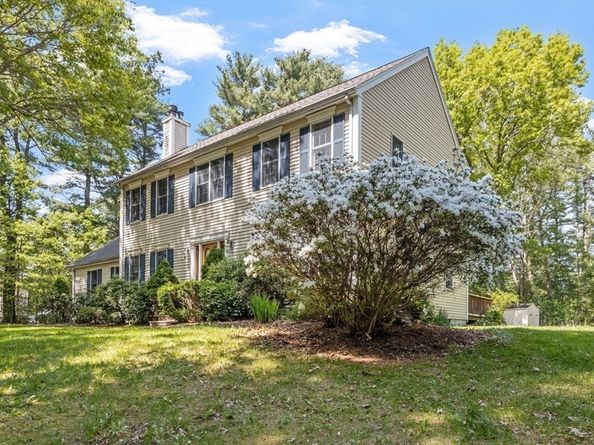 8 Johnson Dr, Lakeville MA 02347