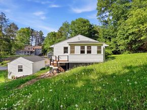 315 Lake Dr, Hamilton MA 01982