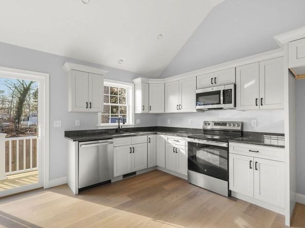 81 Maple Springs Rd, Wareham MA 02571