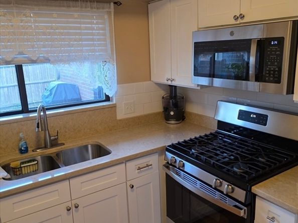 206 Greenbrook Dr 206, Stoughton MA 02072