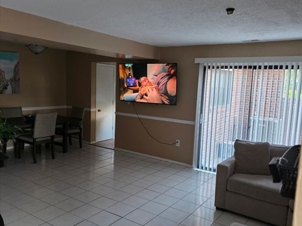 206 Greenbrook Dr 206, Stoughton MA 02072