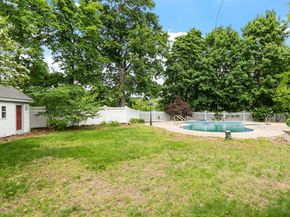 24 Oak Ave, Leominster MA 01453