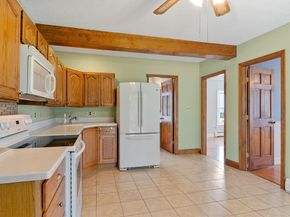 24 Oak Ave, Leominster MA 01453