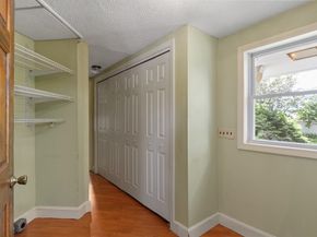 24 Oak Ave, Leominster MA 01453