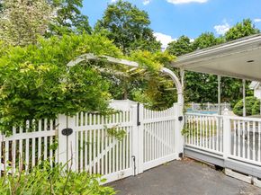 24 Oak Ave, Leominster MA 01453
