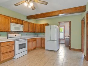 24 Oak Ave, Leominster MA 01453