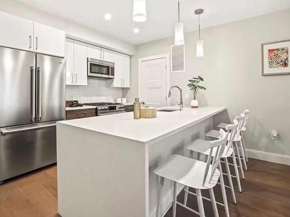 425 Lagrange St 210, Boston MA 02132