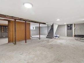 123 Pine Hill Cir, Waltham MA 02451