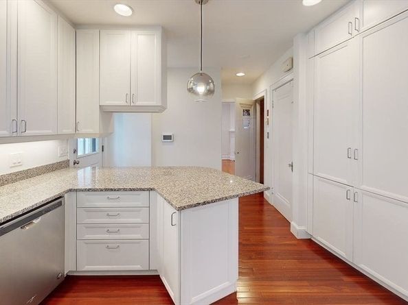 22 Longfellow Rd, Worcester MA 01602