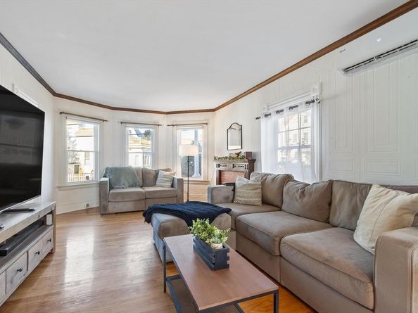 10 Lake View Pl, Lynn MA 01904