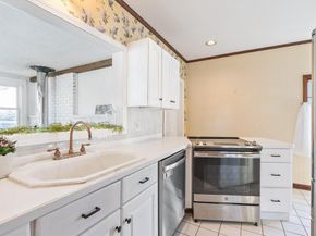 10 Lake View Pl, Lynn MA 01904