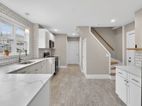 49 Essex St 2L, Salem MA 01970