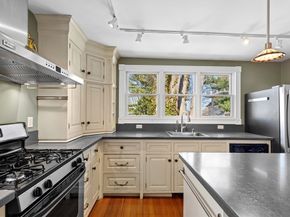 3 Massasoit St, Plymouth MA 02360