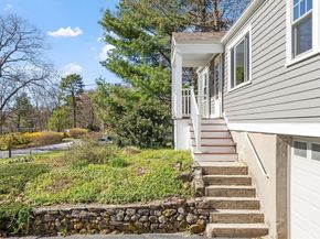 16 Lakeview Dr, Littleton MA 01460
