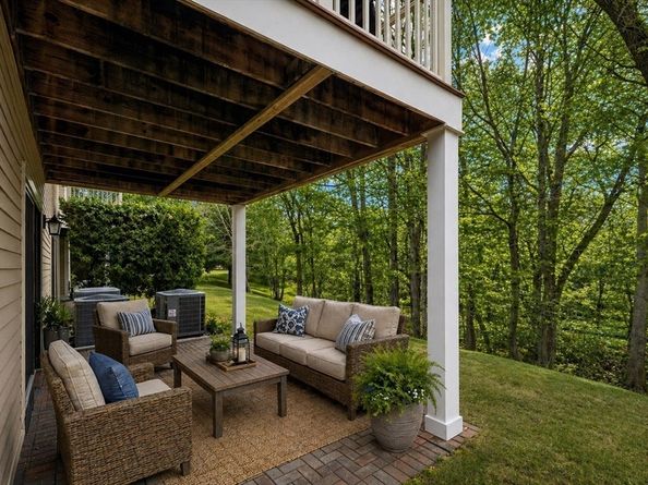 10 Graystone Cir 10, Winchester MA 01890