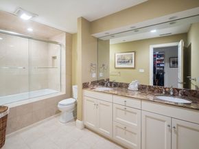 10 Graystone Cir 10, Winchester MA 01890