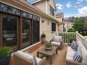 10 Graystone Cir 10, Winchester MA 01890